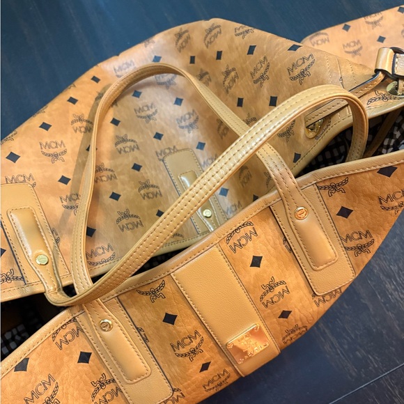 MCM Liz Large Reversible Tote Bag - Picture 6 of 9